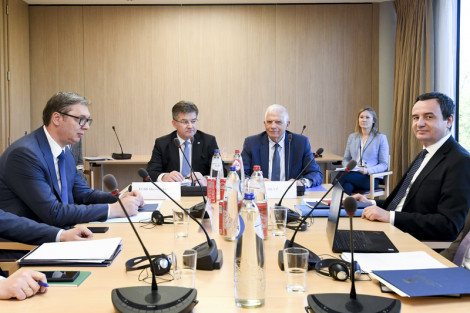 Сербия и Косово согласились обсуждать ассоциацию муниципалитетов косовских сербов